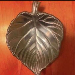 METAL LEAF DISH- NEW