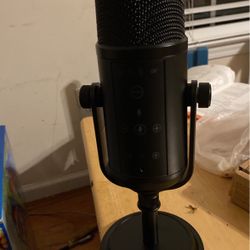 Amazon Basics Professional USB Condenser USB Microphone with Volume Control - Black