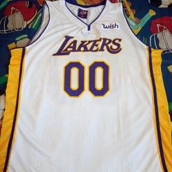 LAKERS JERSEY SIZE MEDIUM ADULT