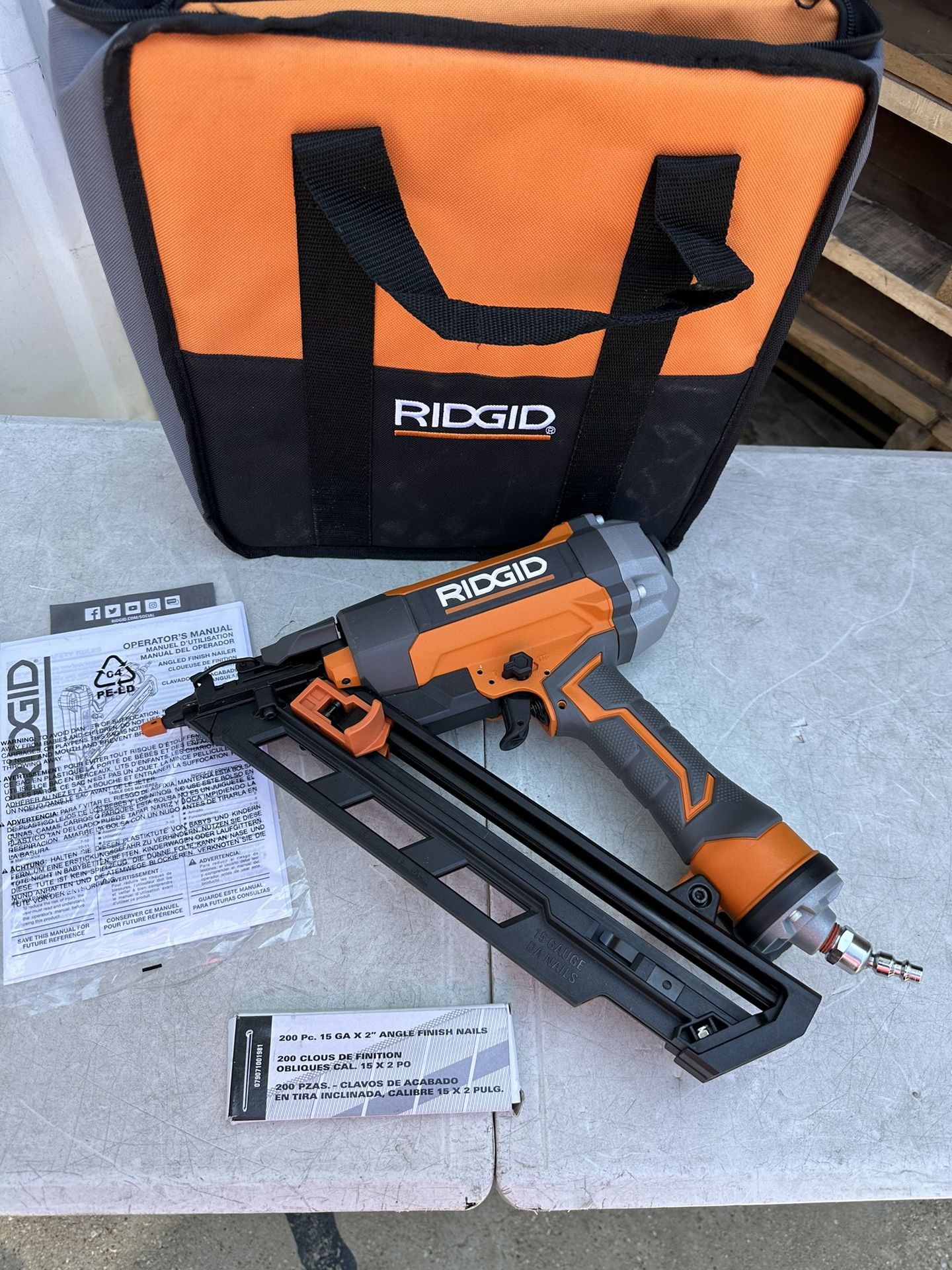 RIDGID Pneumatic 15-Gauge 2-1/2 in. Angled Finish Nailer with CLEAN DRIVE Technology, New $85