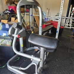 Arm Curl Machine