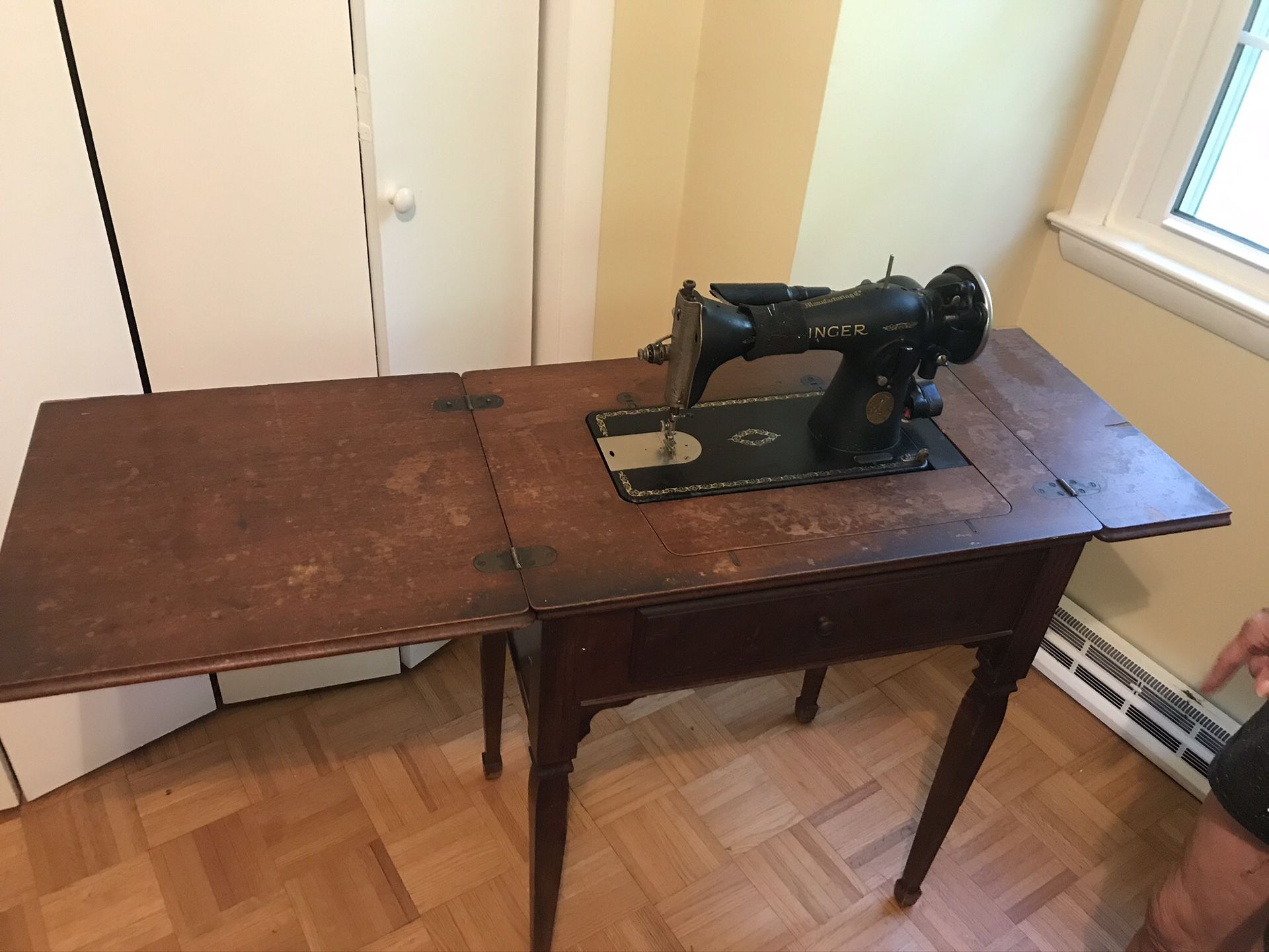 Antique 1940’s era sewing machine