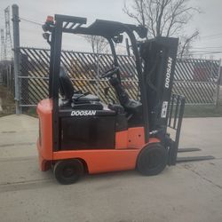 FOR SALE A DOOSA BC25S-5, 2007, 83/188" FF TSU MAST, SIDESHIFT,OHG,P/S,48V USED BATTERY. IT'S IN GOOD WORKING CONDITION.