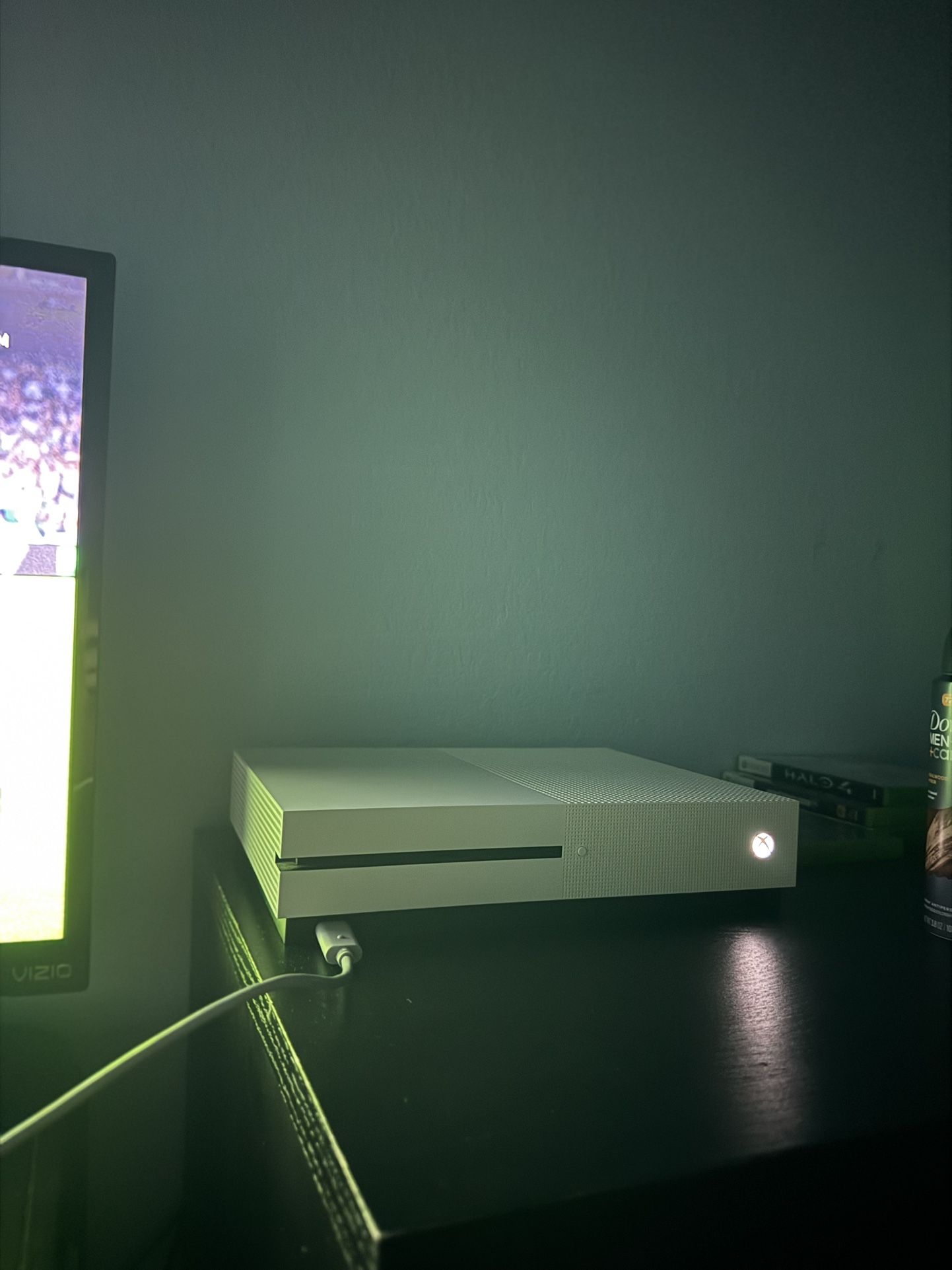 Xbox One S 800GB + 2 Controllers – Great Condition!