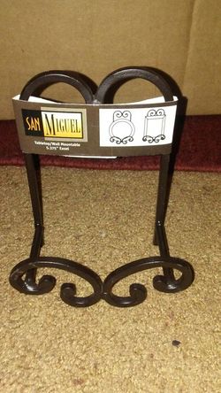 Dish or photo holder