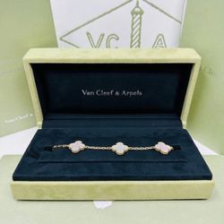 Van Cleef and Arpels Bracelet White