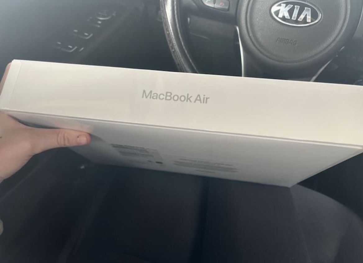 Sealed Mac Book Air 13.6 M2 Chip