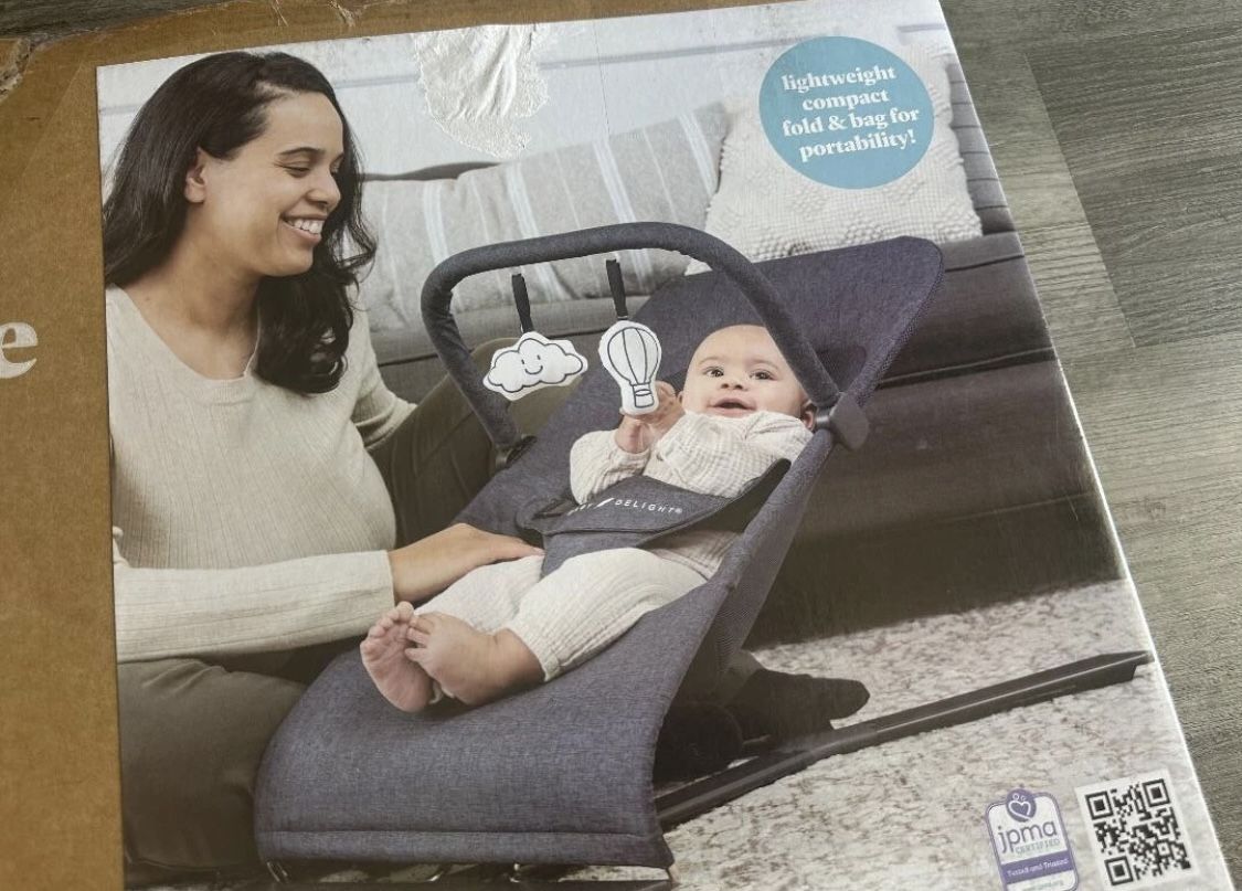 NEW Baby Delight Alpine Deluxe Portable Bouncer Indigo New, Open Box