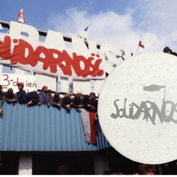 Vintage 1980s Solidarność Polish Solidarity Movement Pinback Brooch, 2.5”