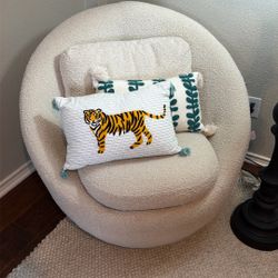 Boucle 360*Swivel Chair 