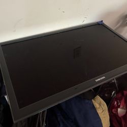 LOW PRICE MOVING- FLAT SCREEN TV 40”