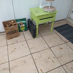 Night Stand. Green. 2 Drawers 