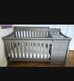 Baby Crib with changer