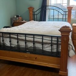 Recamara En Buenas Condiciones No Incluyen Colchones.