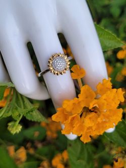 Sterling Silver 925 Ring with 18k Gold Plated Sunflower design.