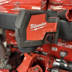 Milwaukee Cross line With Plumb Point 