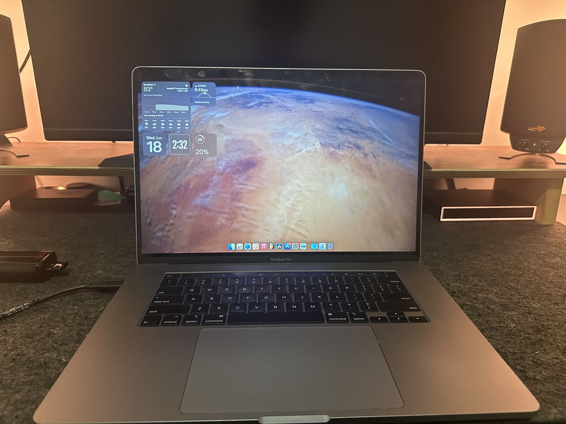 16 Inch MacBook Pro (2019 with touchbar)