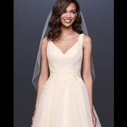 Davids Bridal Gown WG3930 NWT FLOOR SAMPLE for Sale in Broadview Heights OH OfferUp