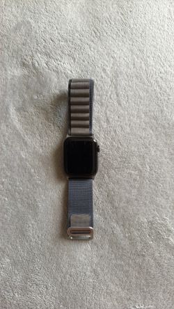 44mm Apple Watch SE