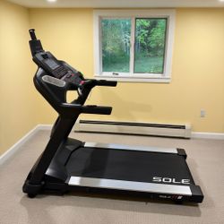 SOLE TT8 Commercial-Grade Treadmill with Light Use - Very Good - Rockport, ME