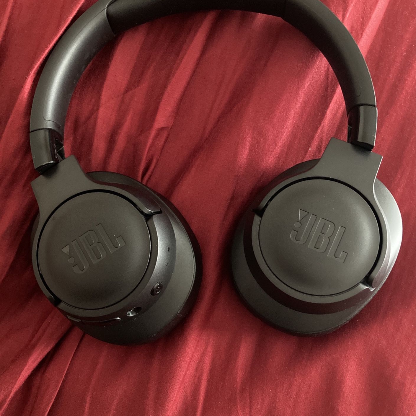 JBL Live 700BT Wireless Headphones