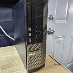 Dell PC.  Intel-i7-CPU. 1TB SSD, 16GB Ram GPU: Radeon, Wi-Fi 