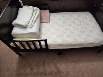 Toddler bed