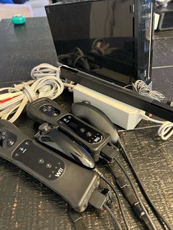 Nintendo Wii Console Bundle with Controllers
