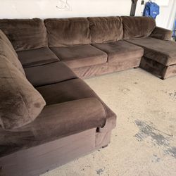 SECTIONAL COUCH (free delivery)