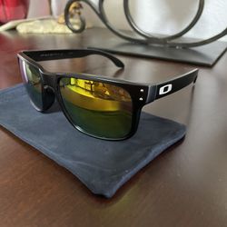 Oakley Holbrook Black/white Sunglasses Glasses
