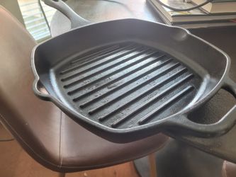 Cast Iron Skillet with GRILL lines