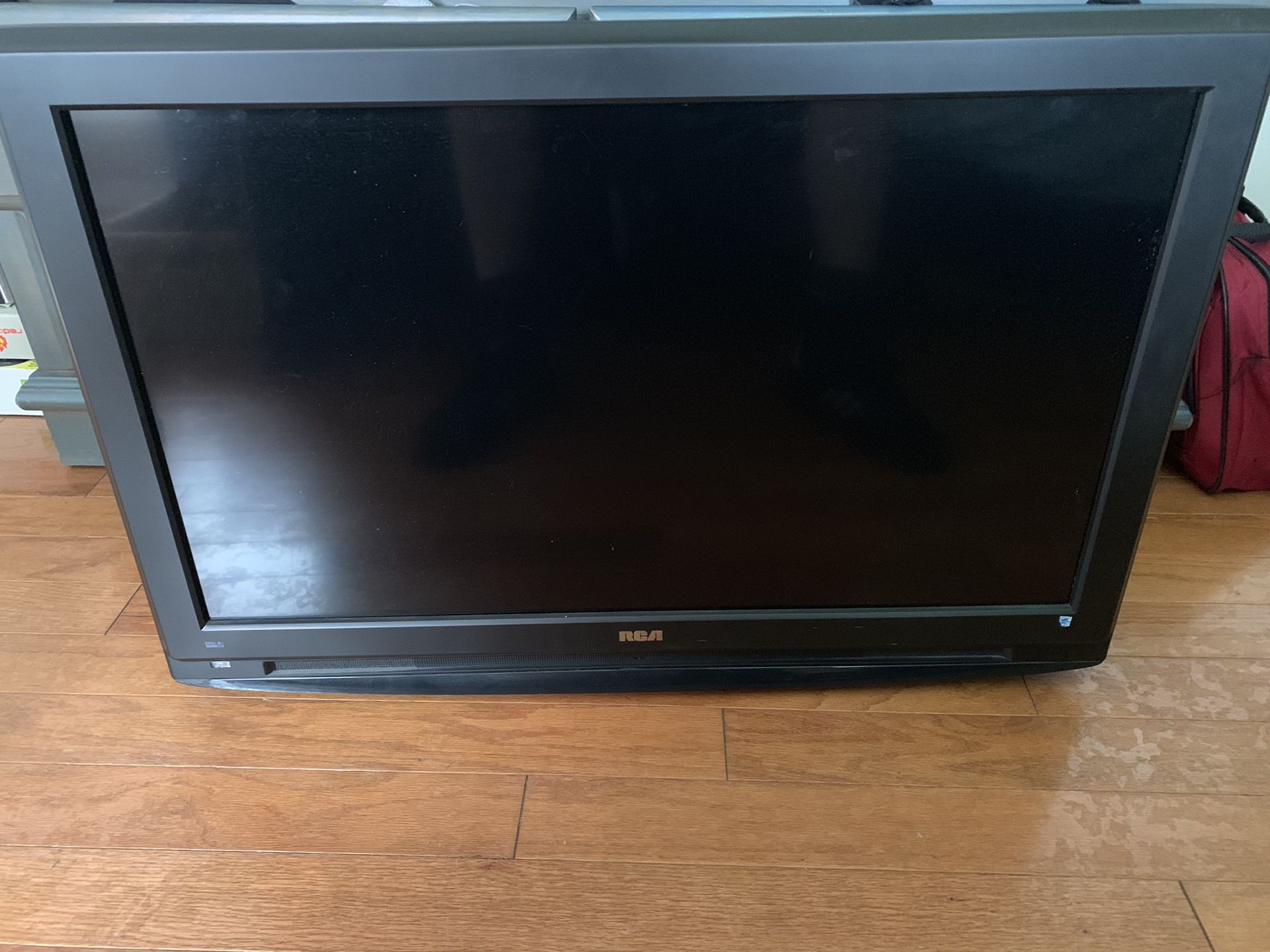 RCA TV 32” inch LCD