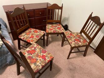 Antique Set Of 4 Chairs   High Back Spindle