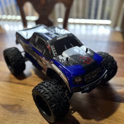 RedCat Volcano 1/10 RC truck.