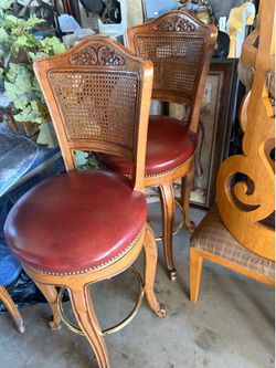 Like new stool swivel