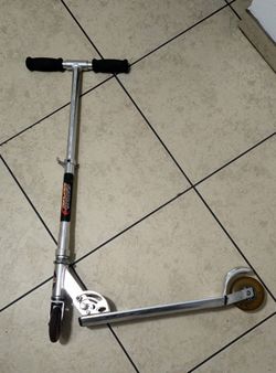 "Razor" Cutting Edge Kick Scooter