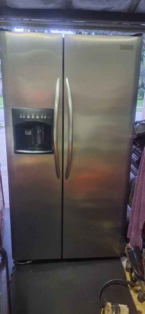 Noisy Loud Side By Side Refrigerator Freezer 36inch Wide Frigidaire Frig Stainless Garage