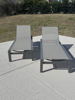 2 Outdoor Chaises . Sunbath Chairs