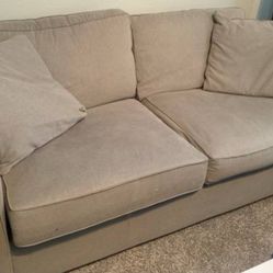 Beautiful Loveseat Sofa in Good Shape