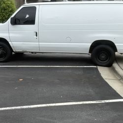 2008  Ford E-150  (Clean Title)