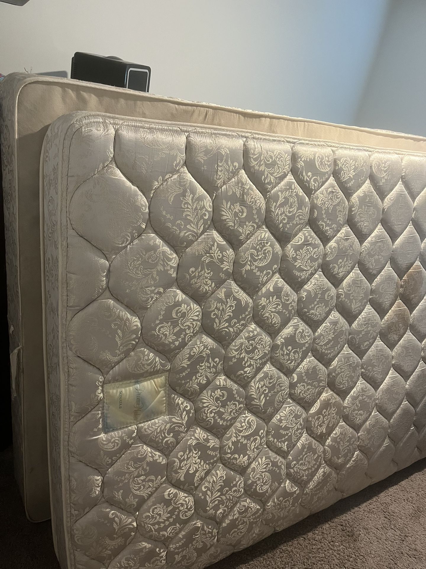 Queen mattress With Box Spring 