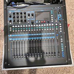 Allen & Heath Qu-16 Digital Mixer with Flight Case