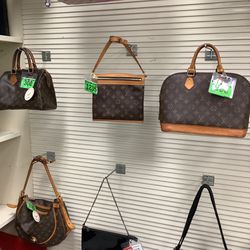 Entire Middle Row Of Louis Vuitton Purses