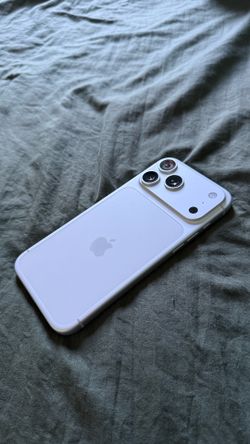 Unlocked iPhone 17 Pro Max, 256GB, Silver — pristine