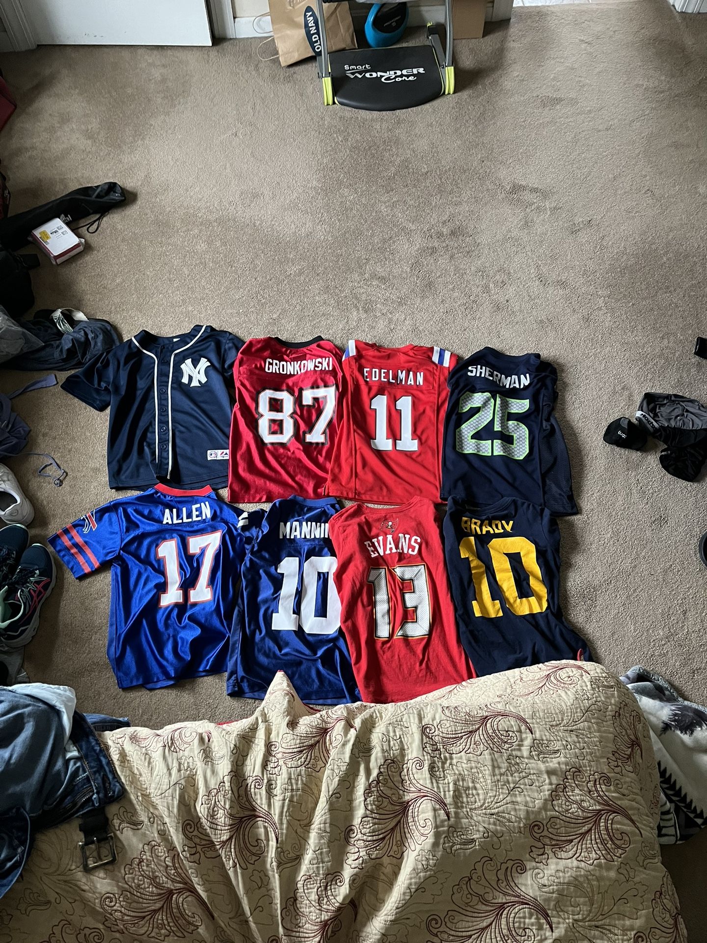 NFL/ MLB JERSEY LOT 