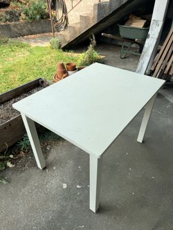 Kid table 33 x 24 x 24.