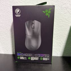 Razer DeathAdder V3 HyperSpeed Wireless Gaming Mouse: 55g Lightweight - USB C Charging - Up to 100 Hr Battery - Advanced 26K Optical Sensor - Gen-3 Op