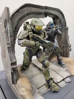 Halo 5 Guardians Statue