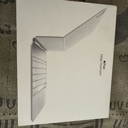 New Apple Magic Keyboard 13” for iPad Pro M4 13” White SEALED 