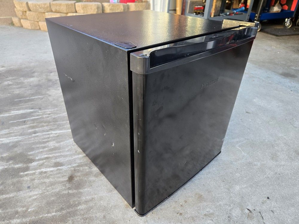 Hisense Mini Fridge